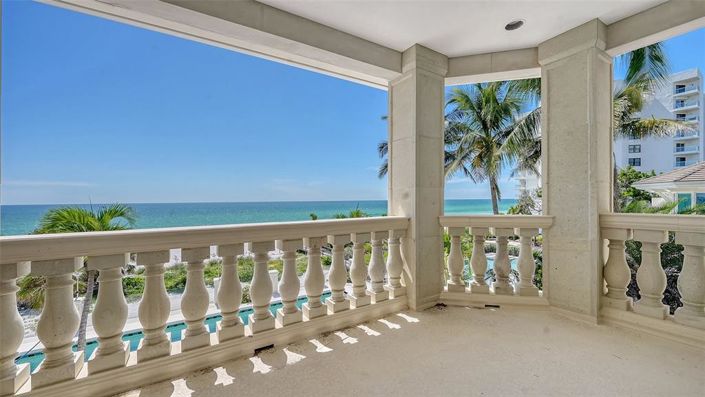 Image No.62-6 Bed Property for sale