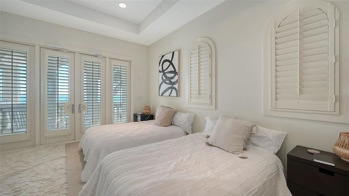 Image No.66-6 Bed Property for sale