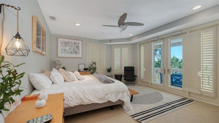 Image No.76-6 Bed Property for sale