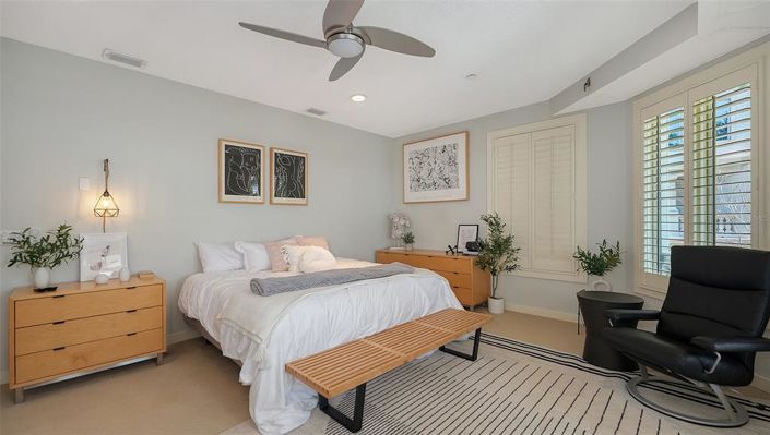 Image No.77-6 Bed Property for sale