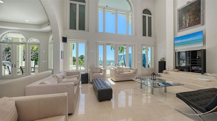 Image No.8-6 Bed Property for sale