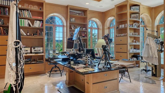 Image No.82-6 Bed Property for sale