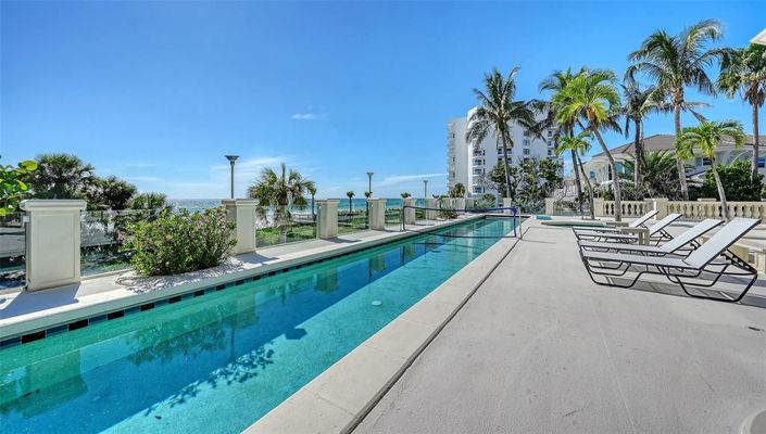 Image No.87-6 Bed Property for sale