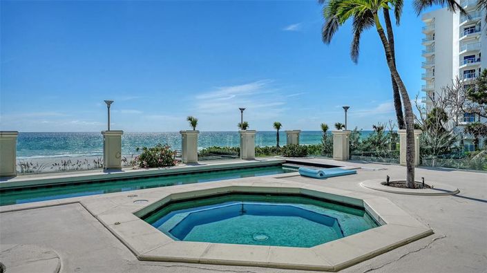 Image No.89-6 Bed Property for sale