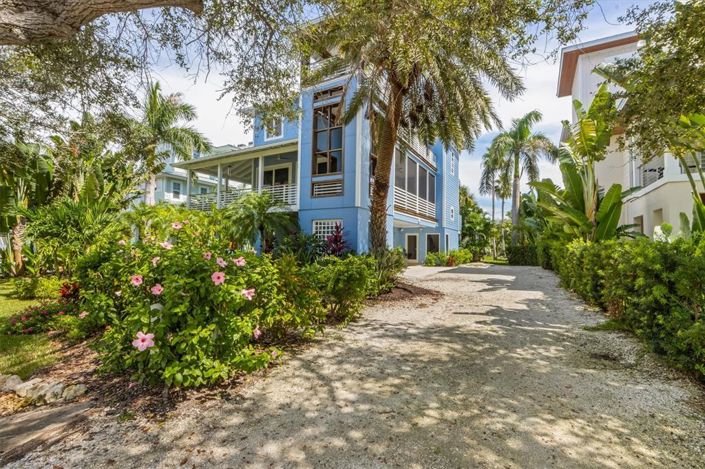 Image No.10-3 Bed Property for sale