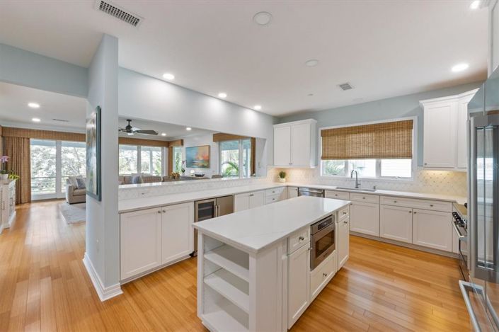 Image No.19-3 Bed Property for sale