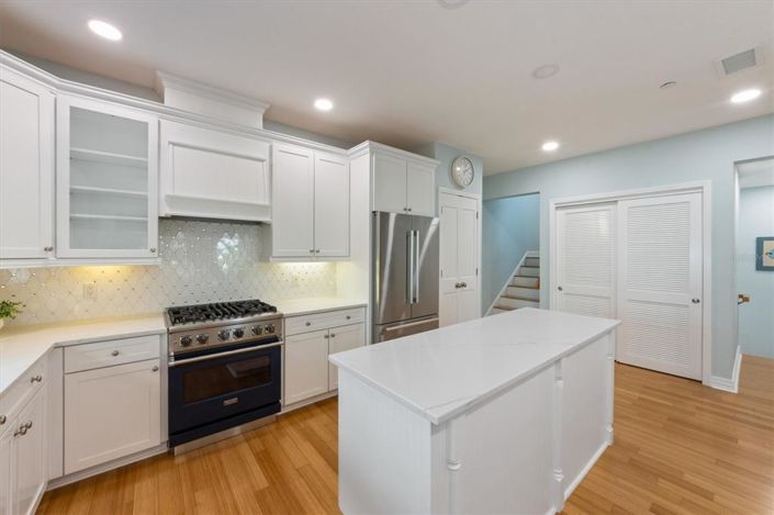 Image No.21-3 Bed Property for sale