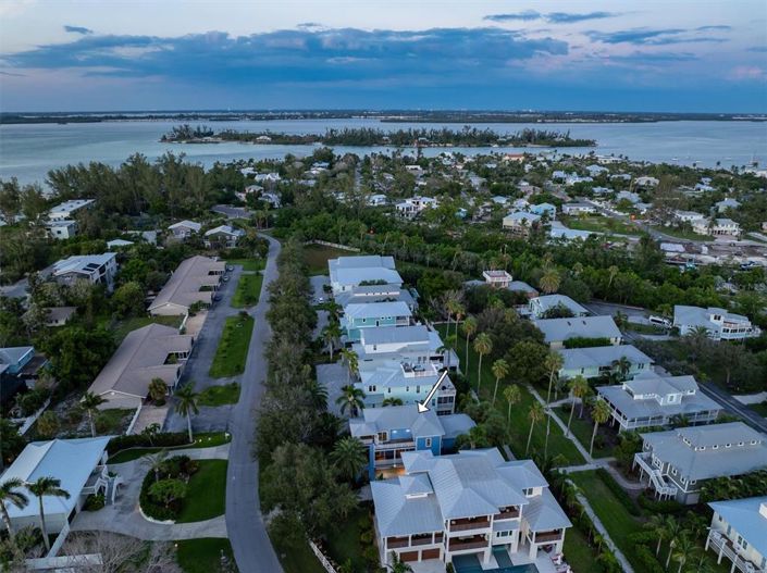 Image No.77-3 Bed Property for sale