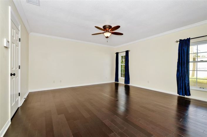 Image No.19-3 Bed Property for sale