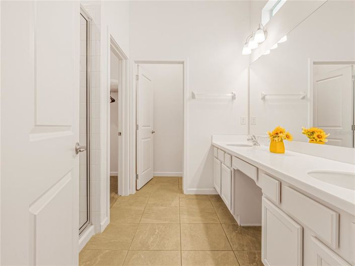 Image No.10-12 Bed Property for sale