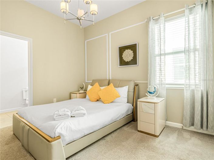 Image No.12-12 Bed Property for sale