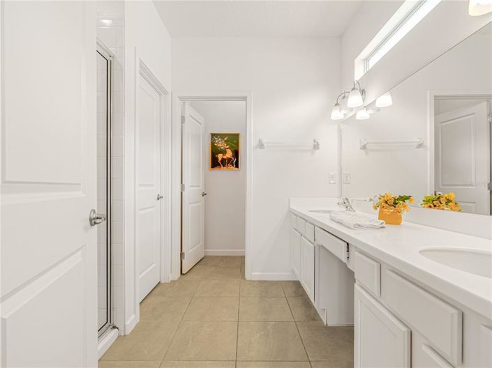 Image No.18-12 Bed Property for sale