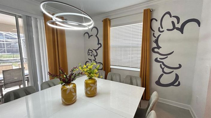 Image No.10-6 Bed Property for sale