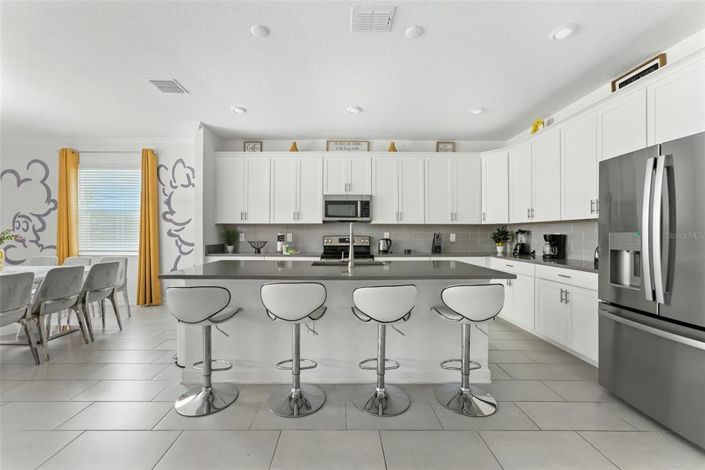 Image No.32-6 Bed Property for sale