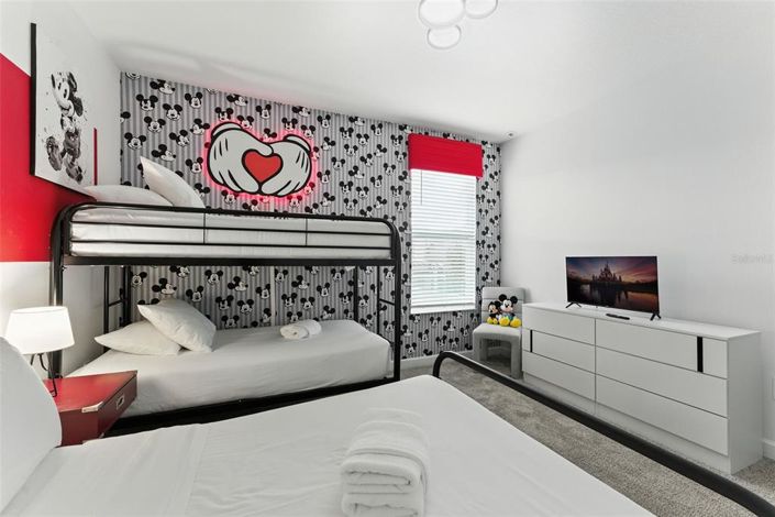 Image No.55-6 Bed Property for sale