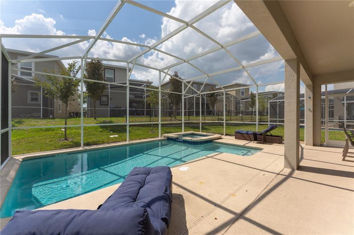 Image No.66-6 Bed Property for sale