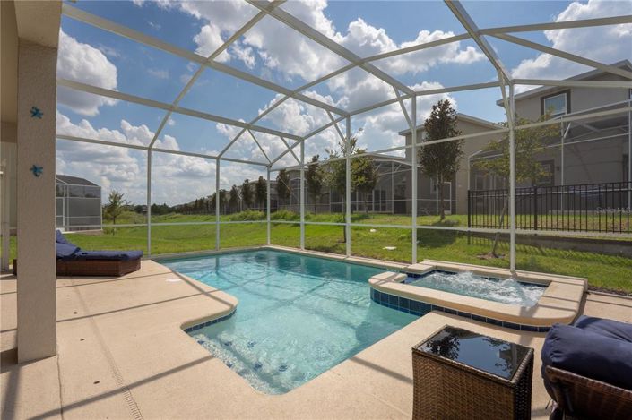 Image No.67-6 Bed Property for sale