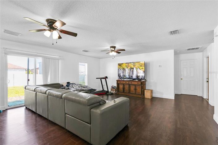 Image No.11-3 Bed Property for sale