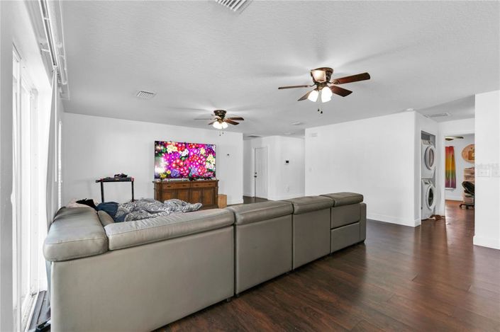 Image No.12-3 Bed Property for sale