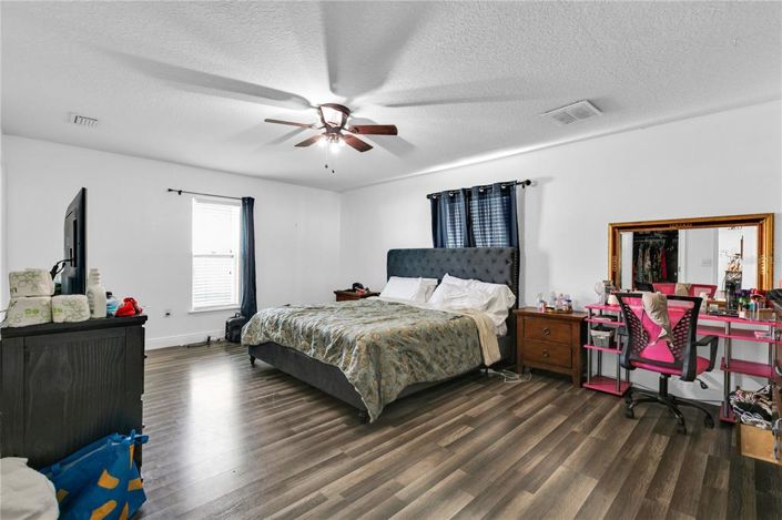 Image No.22-3 Bed Property for sale