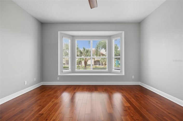 Image No.30-4 Bed Property for sale