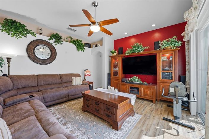 Image No.19-4 Bed Property for sale