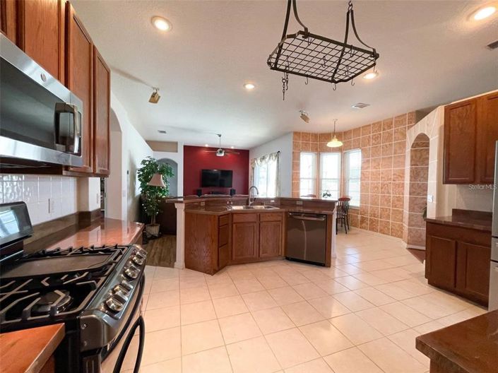 Image No.8-4 Bed Property for sale