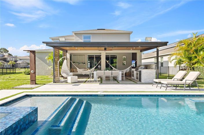 Image No.2-5 Bed Property for sale