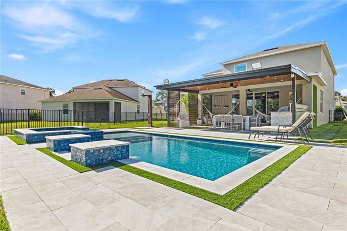 Image No.38-5 Bed Property for sale