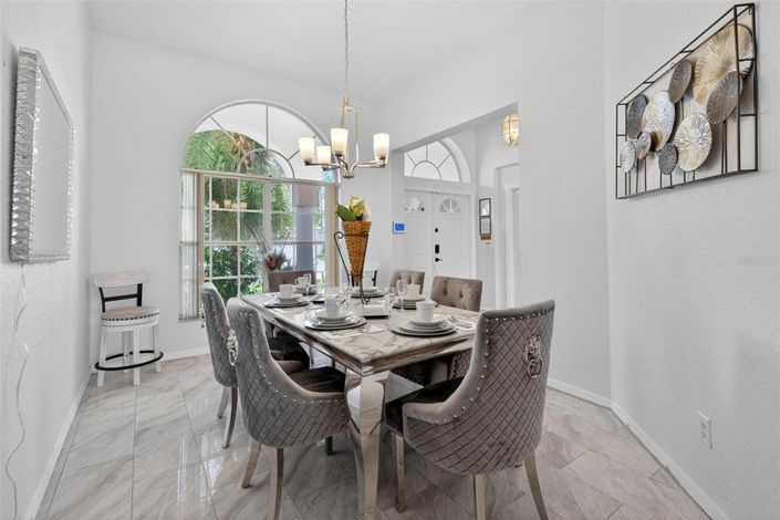 Image No.12-6 Bed Property for sale