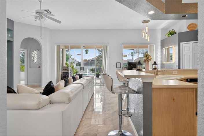 Image No.17-6 Bed Property for sale