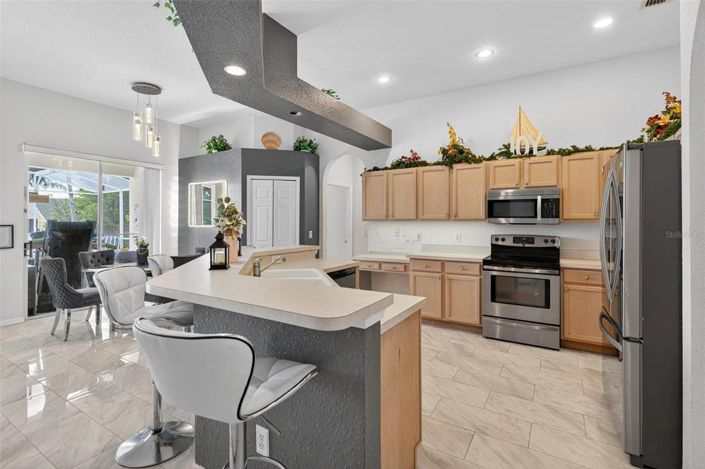 Image No.18-6 Bed Property for sale