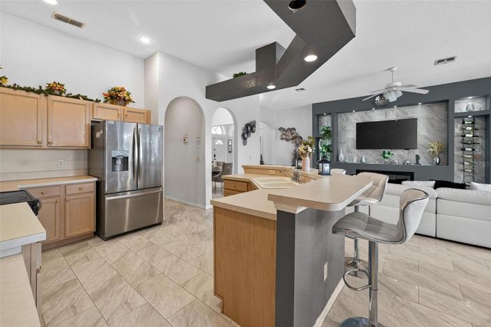 Image No.22-6 Bed Property for sale