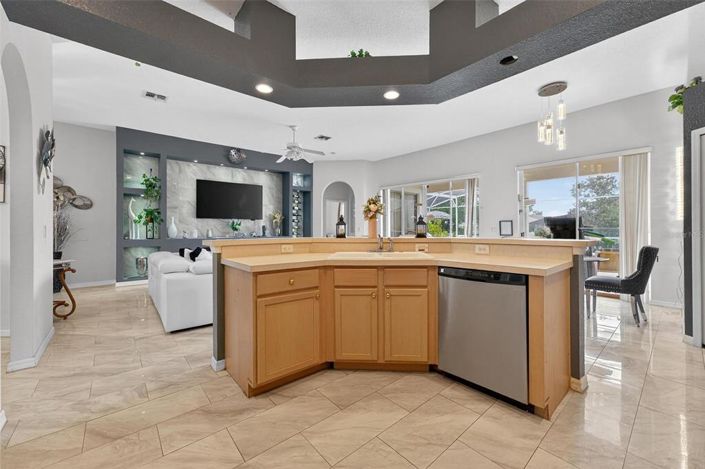 Image No.23-6 Bed Property for sale