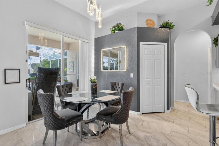 Image No.24-6 Bed Property for sale