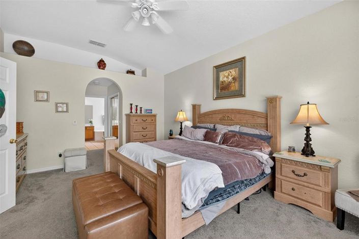 Image No.27-6 Bed Property for sale