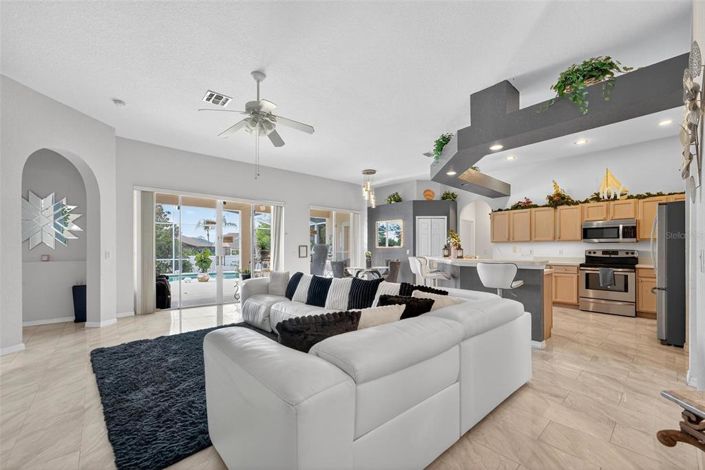 Image No.3-6 Bed Property for sale