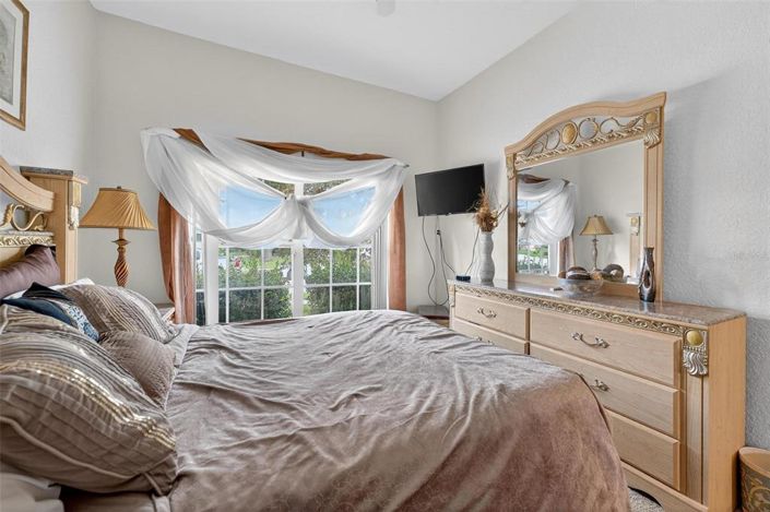 Image No.47-6 Bed Property for sale