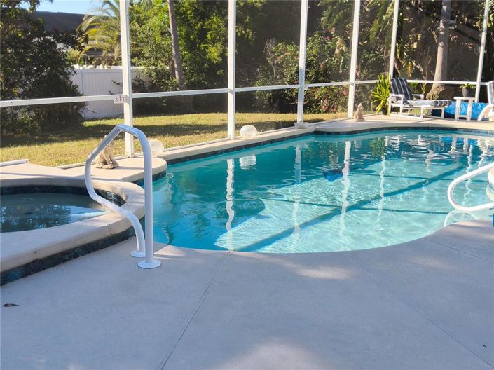 Image No.5-6 Bed Property for sale