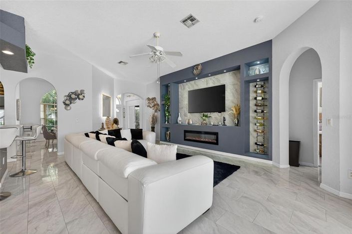 Image No.8-6 Bed Property for sale