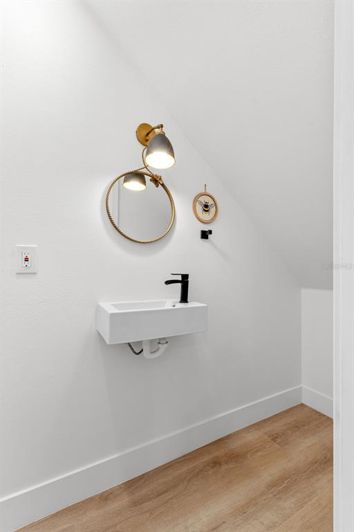 Image No.18-5 Bed Property for sale