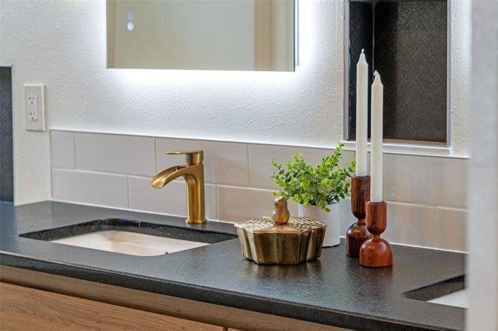 Image No.25-5 Bed Property for sale