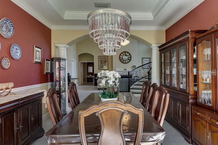 Image No.10-6 Bed Property for sale