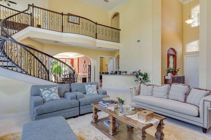 Image No.11-6 Bed Property for sale