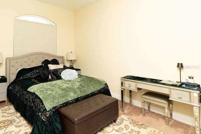 Image No.12-6 Bed Property for sale