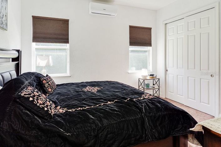 Image No.17-6 Bed Property for sale