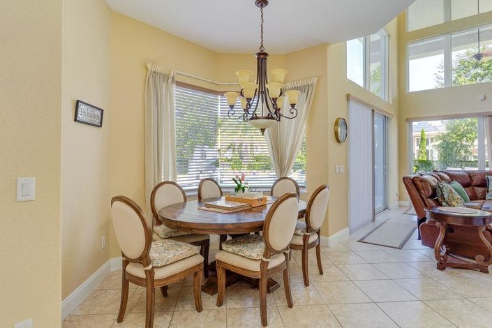 Image No.22-6 Bed Property for sale