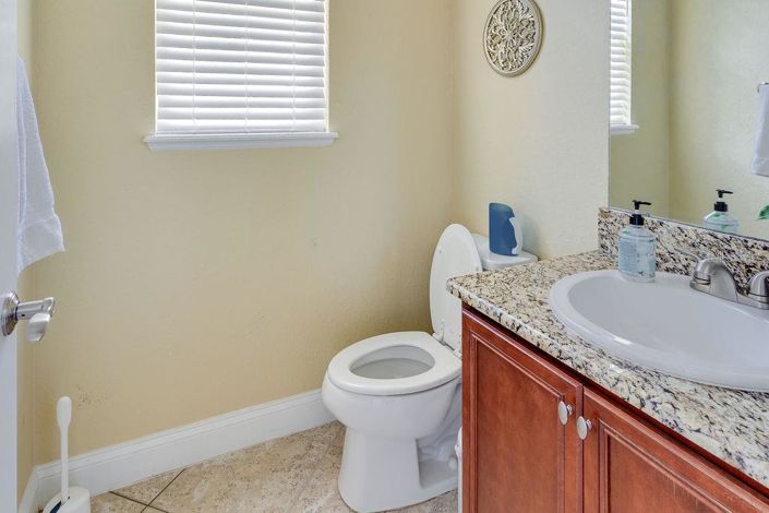 Image No.25-6 Bed Property for sale