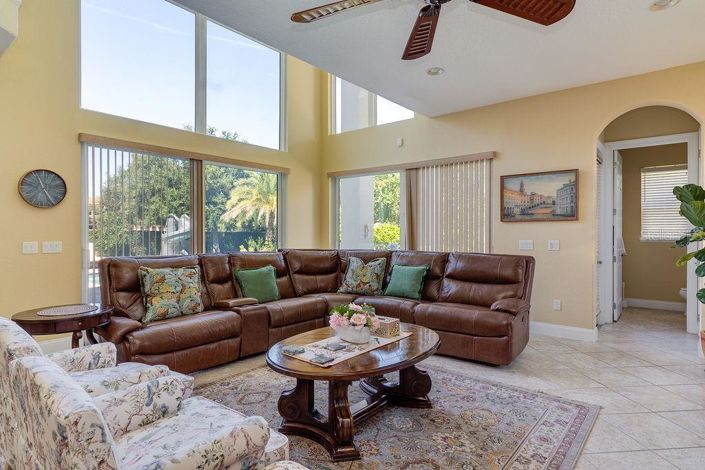 Image No.26-6 Bed Property for sale