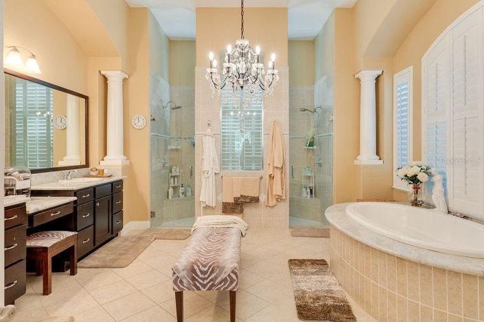 Image No.33-6 Bed Property for sale